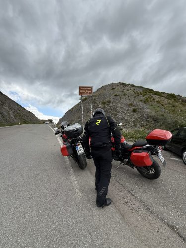 Eurotour -25. 50v takana, enemmän edessä. 